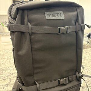 YETI Crossroads 22L Backpack **NEW**